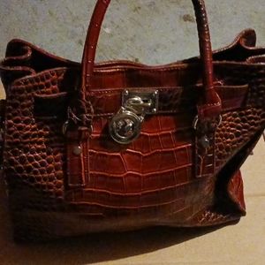 Beautiful alligator medium sized purse barely used in excellent condition